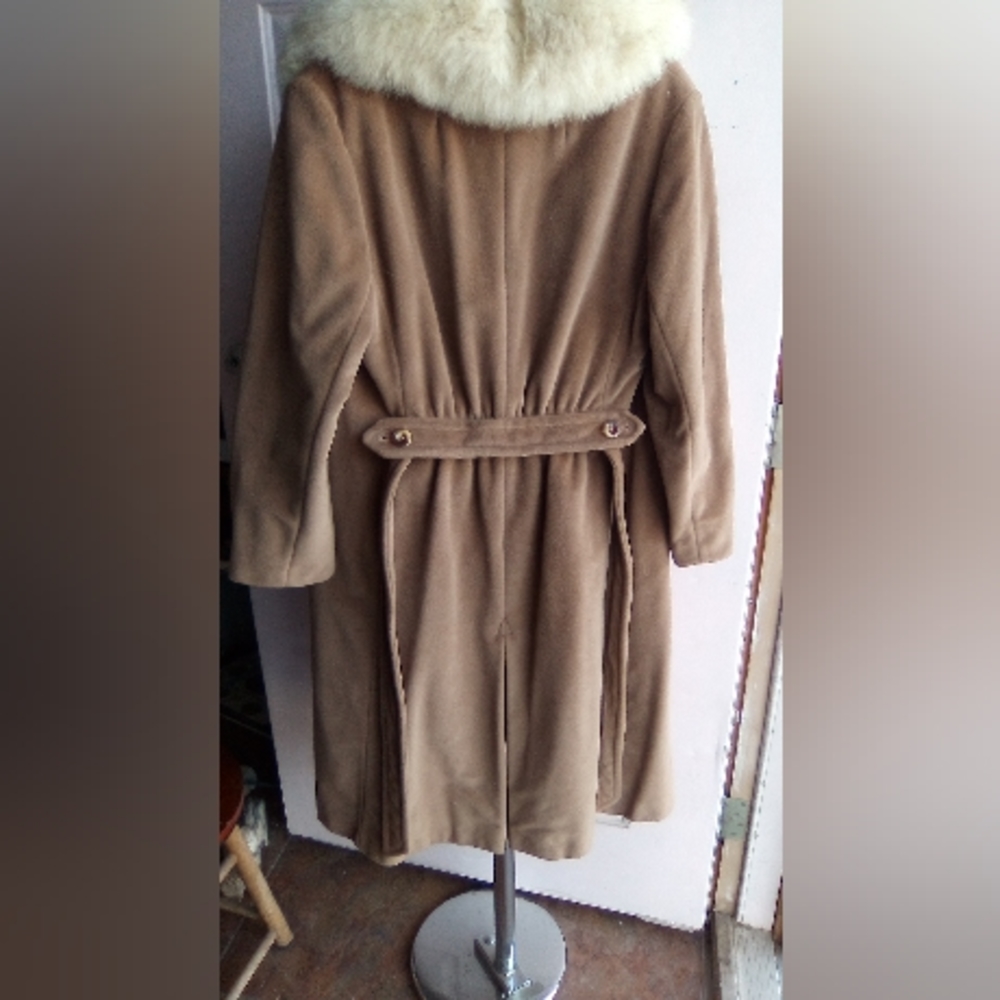 Woman coat - Picture 2 of 10